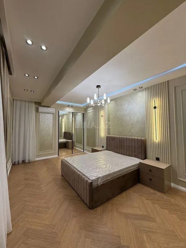 Satılır 4 otaqlı mənzil 140 m²