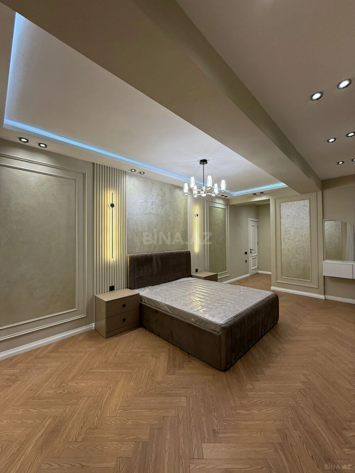 Satılır 4 otaqlı mənzil 140 m²