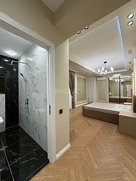 Satılır 4 otaqlı mənzil 140 m²