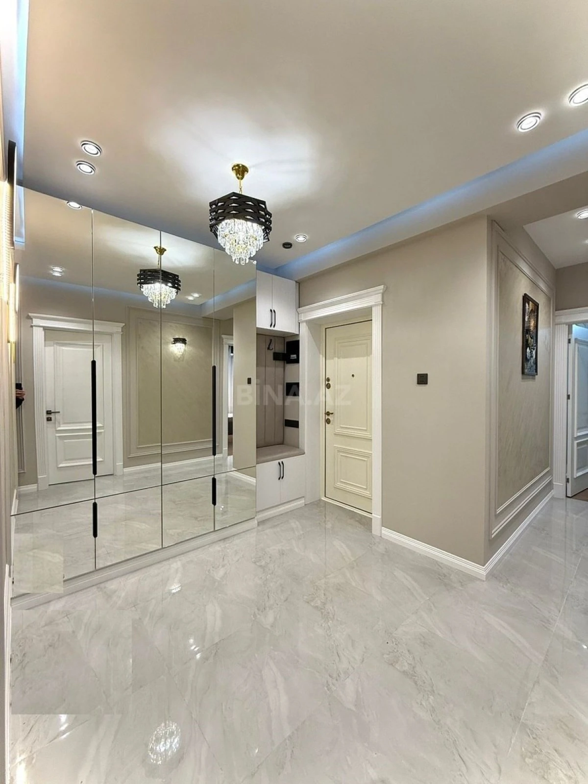 Satılır 4 otaqlı mənzil 140 m²