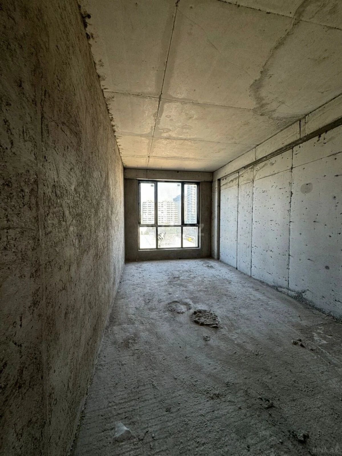 Satılır 5 otaqlı mənzil 215 m²