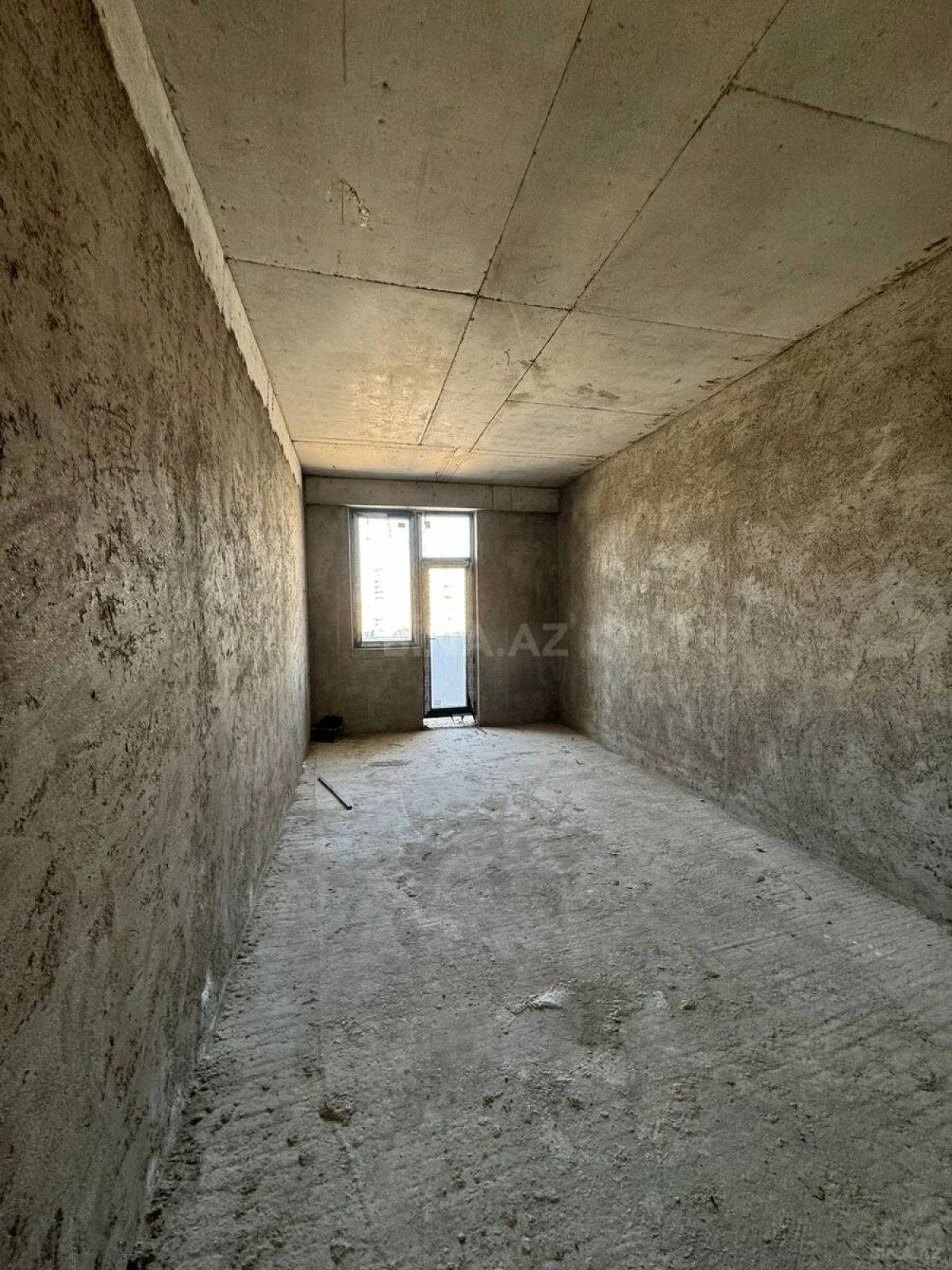 Satılır 5 otaqlı mənzil 215 m²