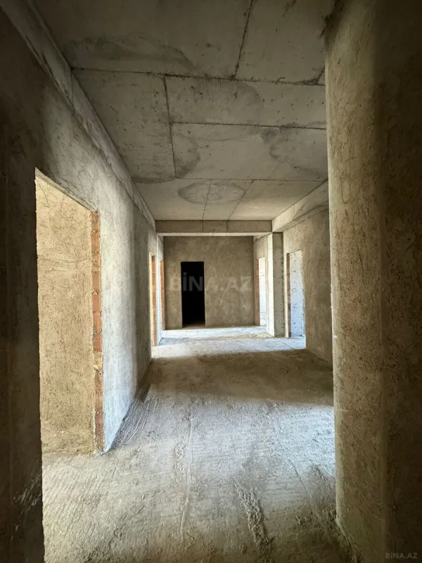 Satılır 5 otaqlı mənzil 215 m²