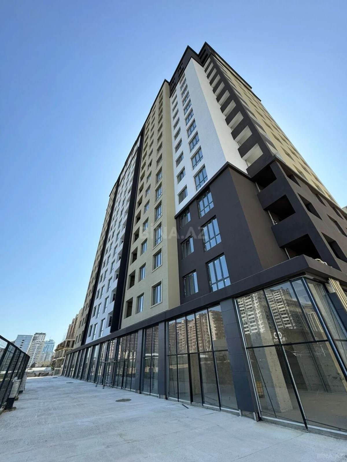 Satılır 5 otaqlı mənzil 215 m²