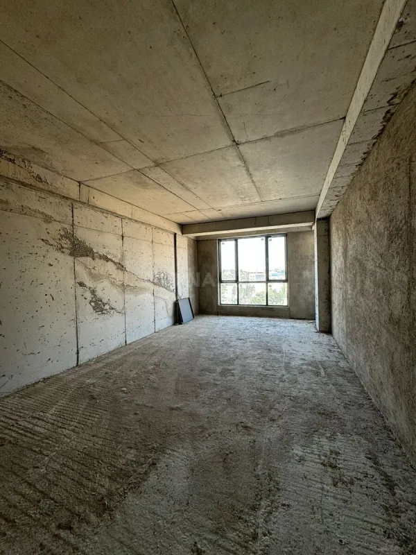 Satılır 5 otaqlı mənzil 215 m²