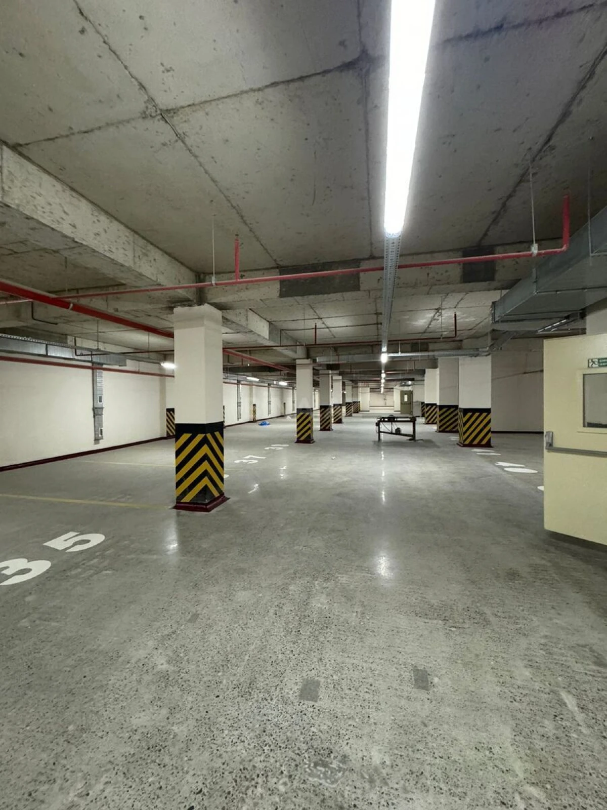 Satılır 5 otaqlı mənzil 215 m²