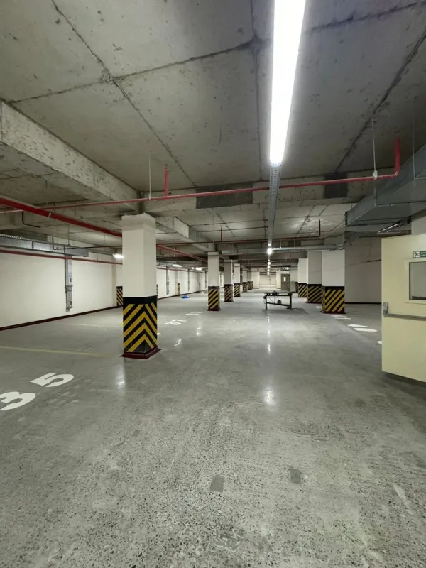 Satılır 5 otaqlı mənzil 215 m²