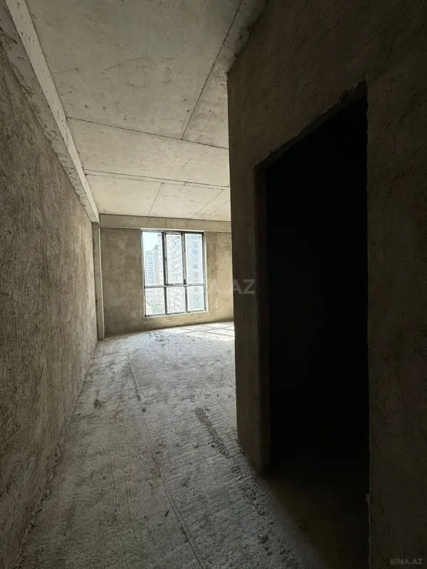 Satılır 5 otaqlı mənzil 215 m²