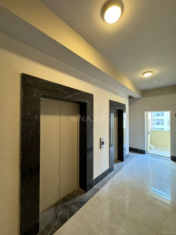 Satılır 5 otaqlı mənzil 215 m²
