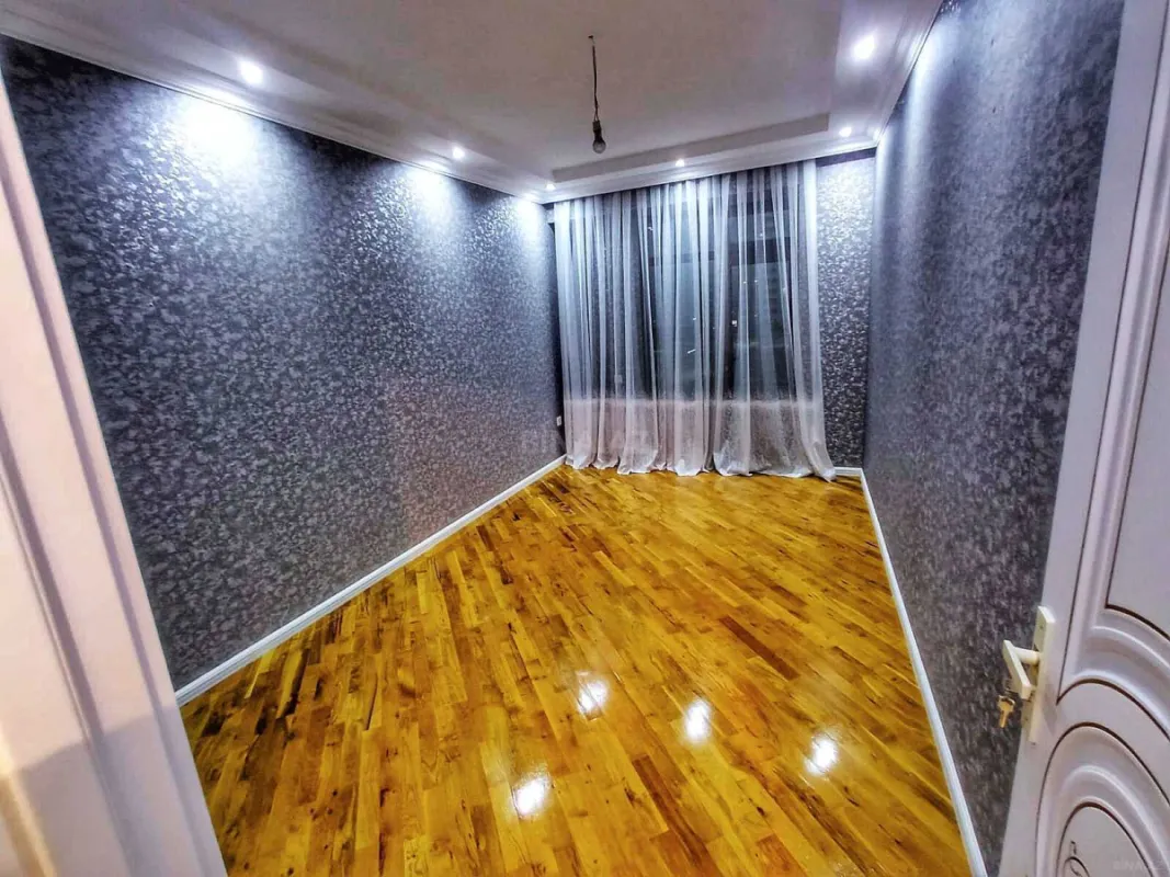 Satılır 4 otaqlı mənzil 179 m²