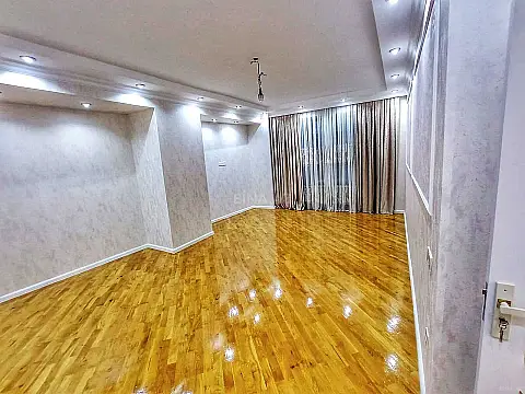 Satılır 4 otaqlı mənzil 179 m²