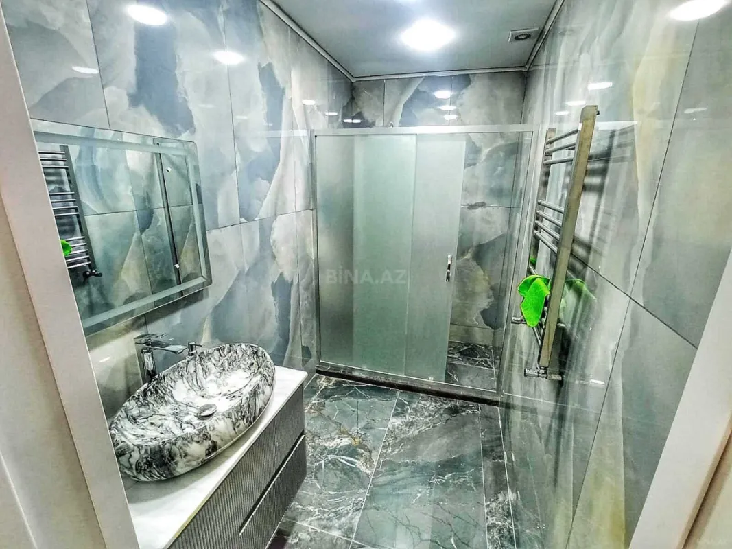 Satılır 4 otaqlı mənzil 179 m²