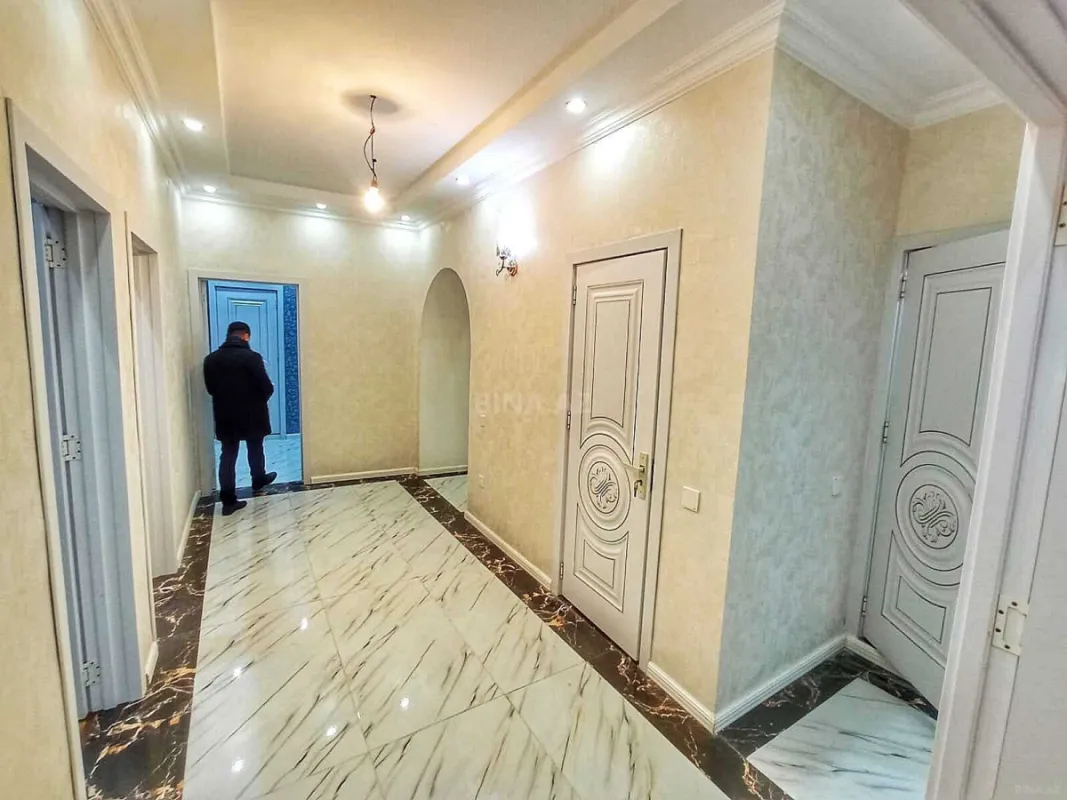 Satılır 4 otaqlı mənzil 179 m²