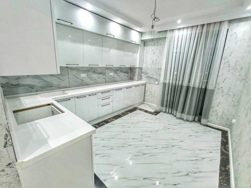 Satılır 4 otaqlı mənzil 179 m²