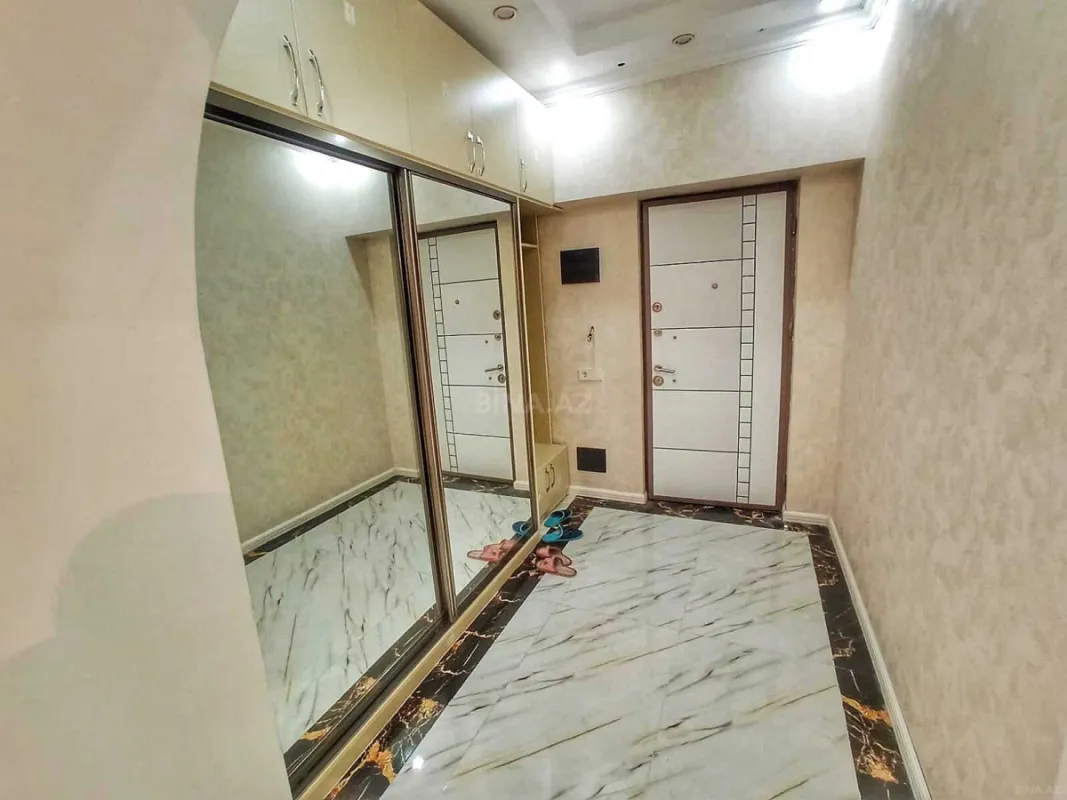 Satılır 4 otaqlı mənzil 179 m²