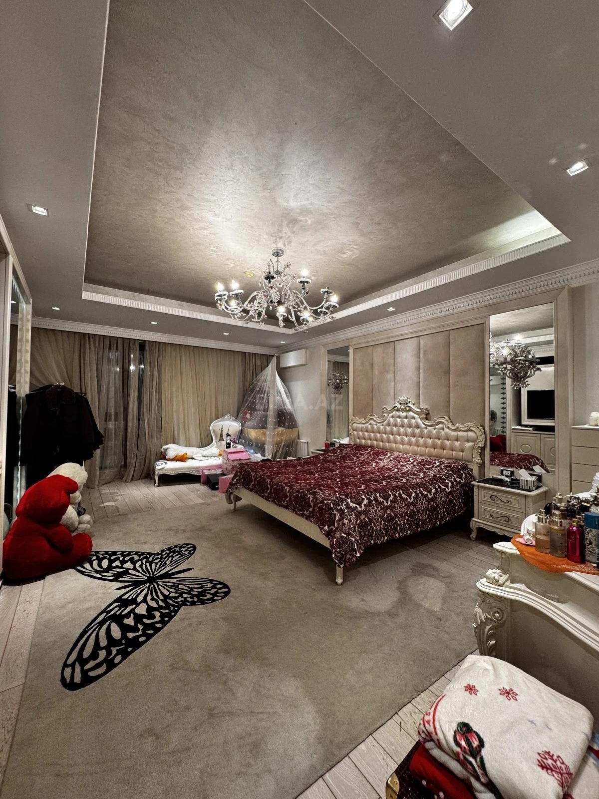 Satılır 3 otaqlı mənzil 250 m²