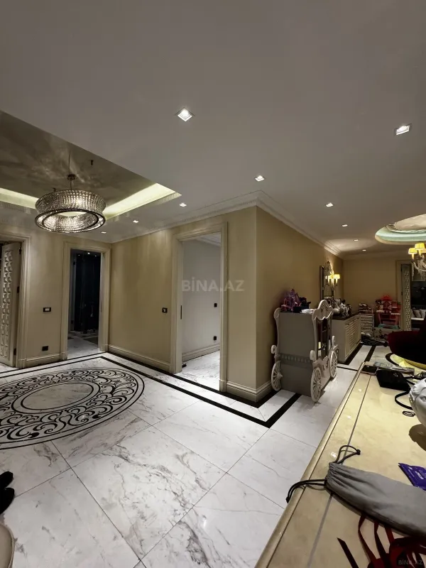 Satılır 3 otaqlı mənzil 250 m²