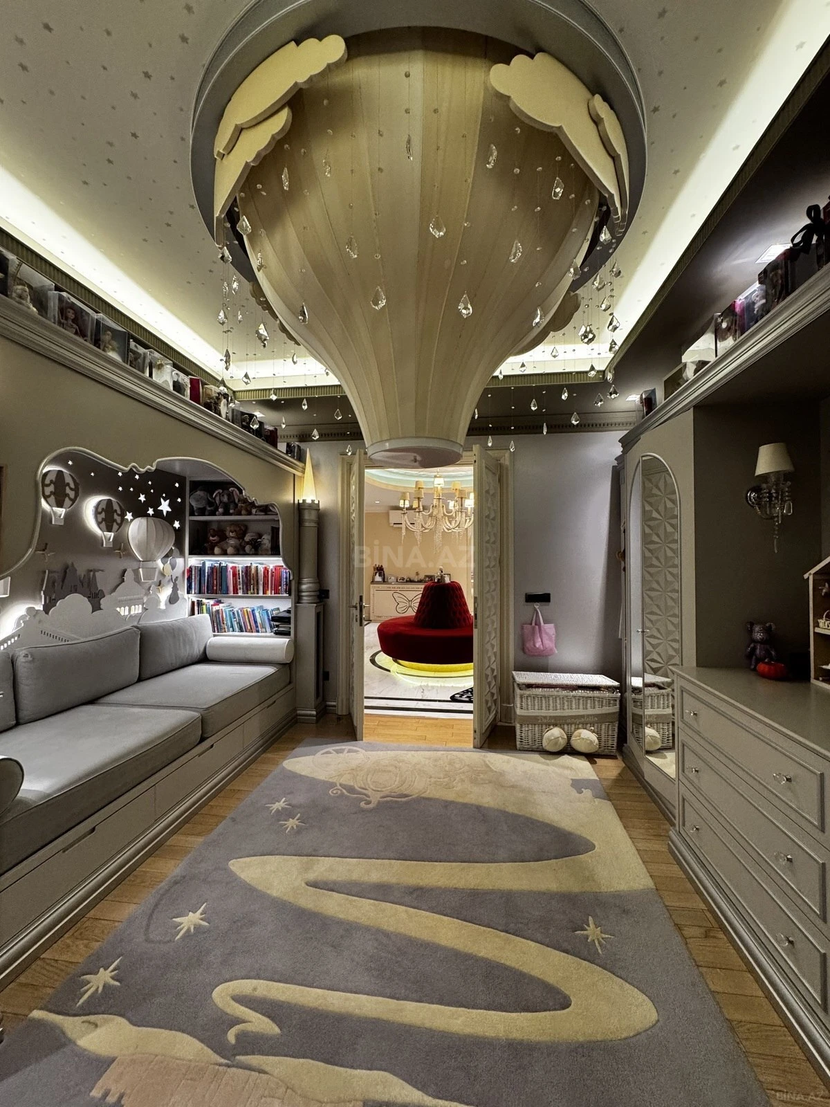 Satılır 3 otaqlı mənzil 250 m²