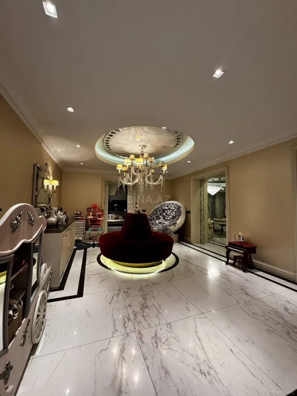 Satılır 3 otaqlı mənzil 250 m²