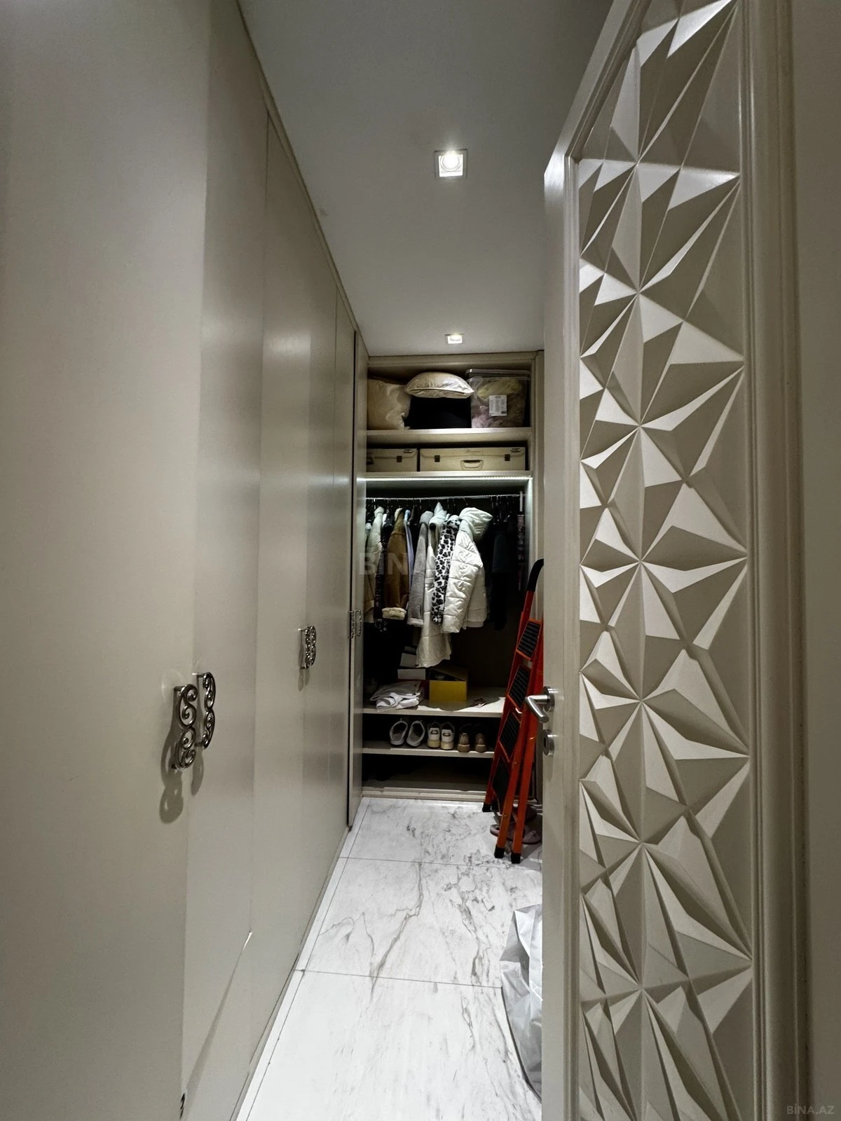 Satılır 3 otaqlı mənzil 250 m²