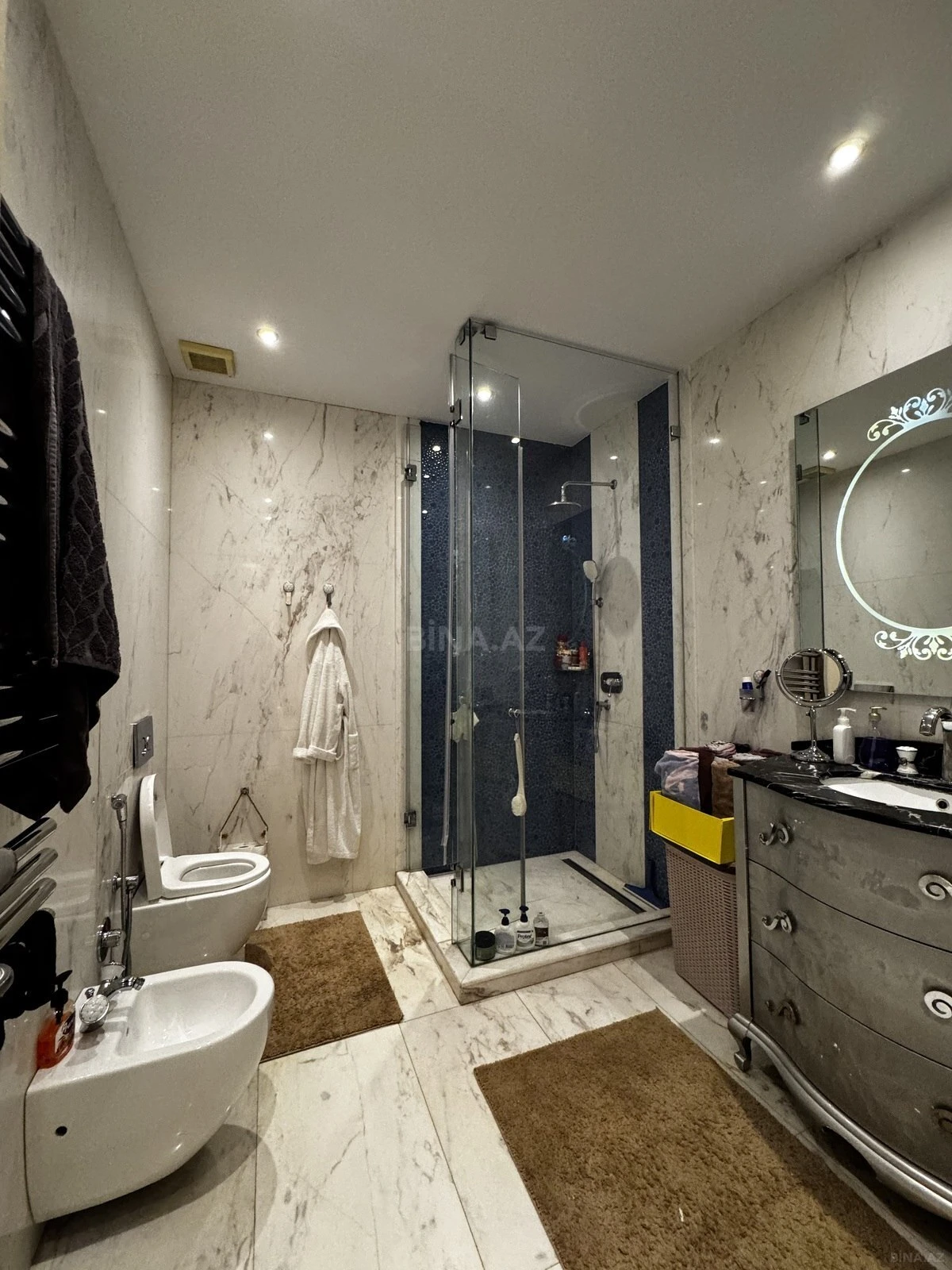 Satılır 3 otaqlı mənzil 250 m²