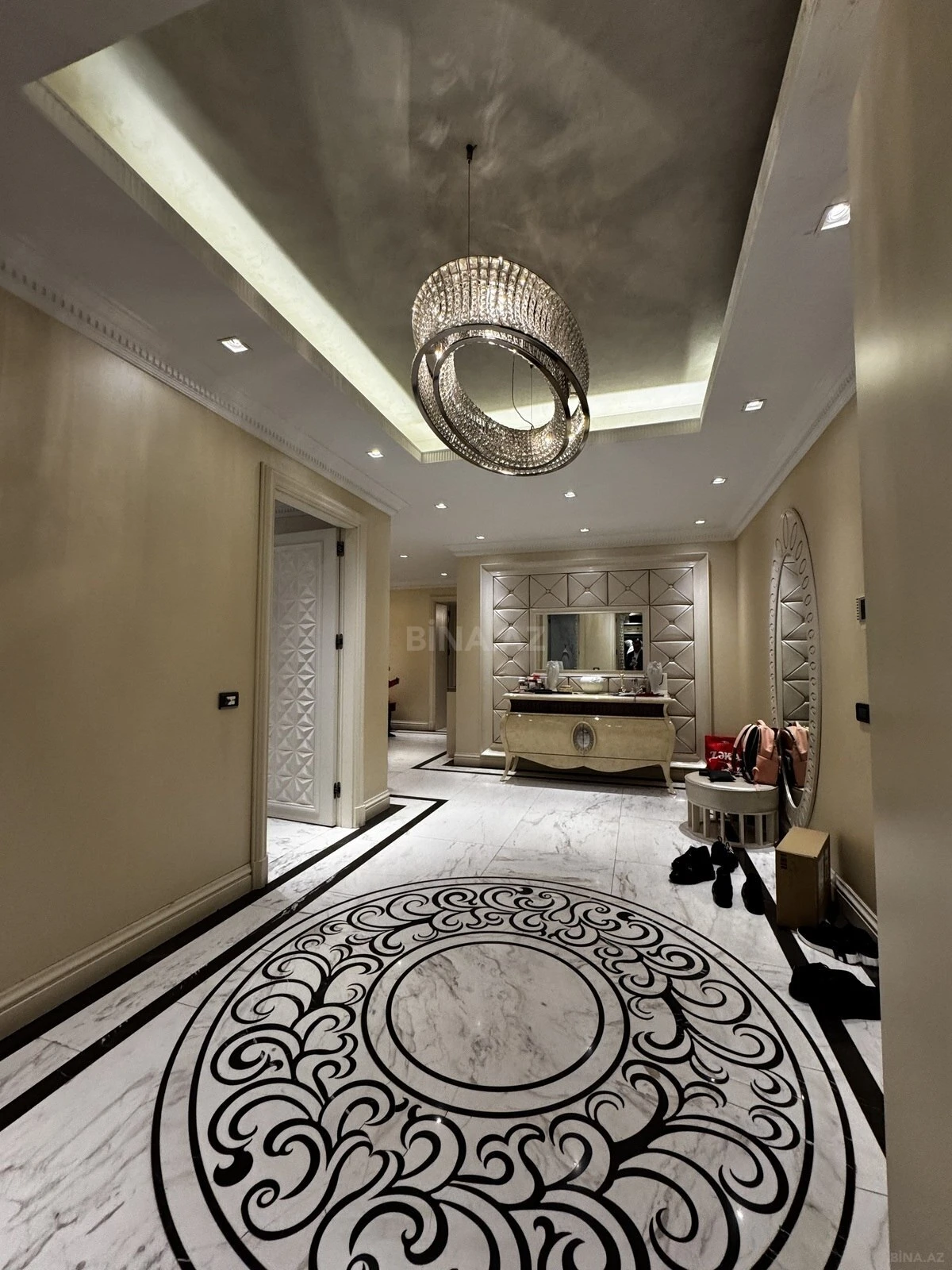 Satılır 3 otaqlı mənzil 250 m²