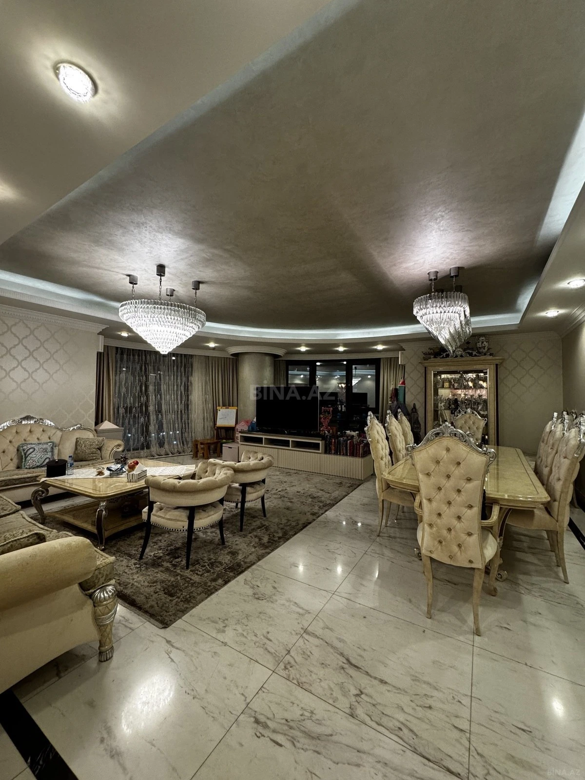 Satılır 3 otaqlı mənzil 250 m²