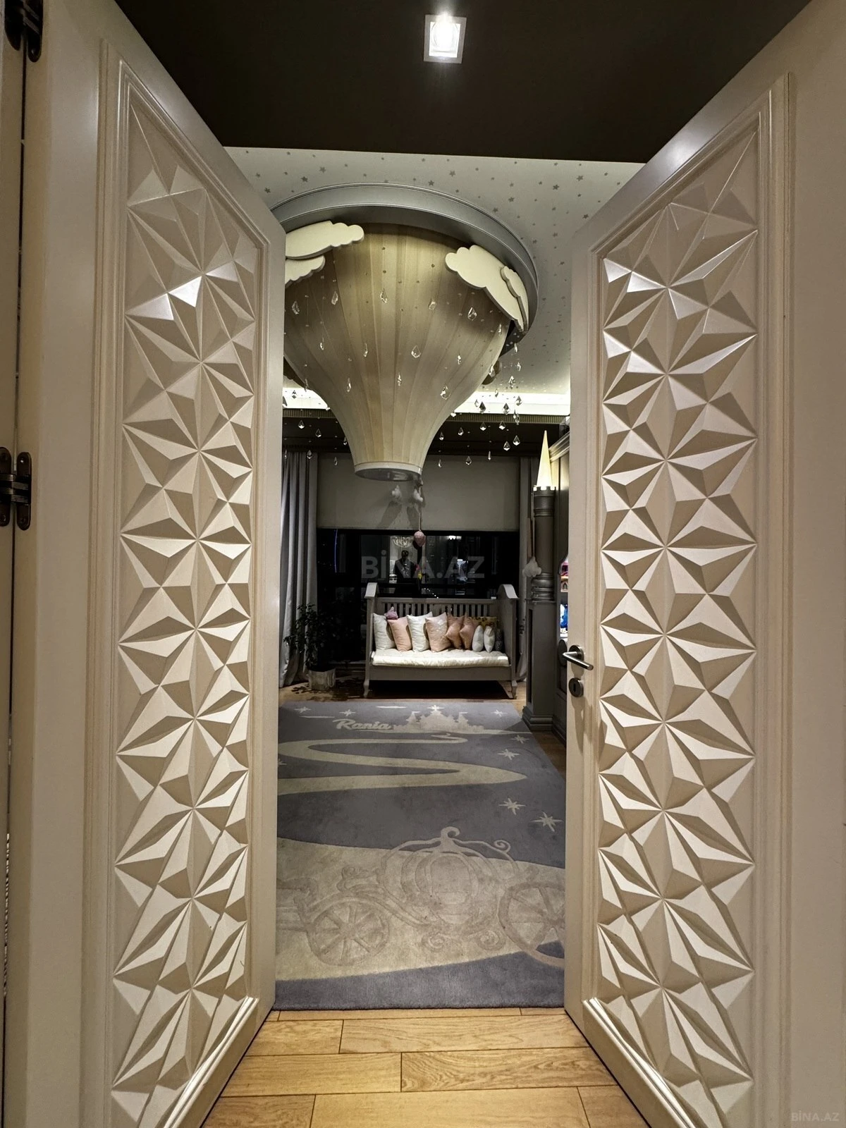 Satılır 3 otaqlı mənzil 250 m²