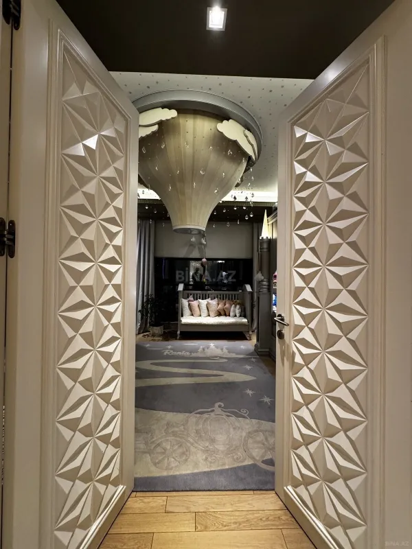 Satılır 3 otaqlı mənzil 250 m²