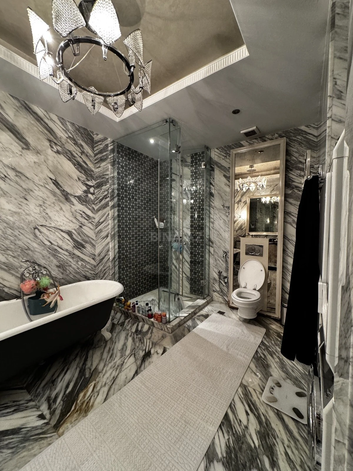 Satılır 3 otaqlı mənzil 250 m²