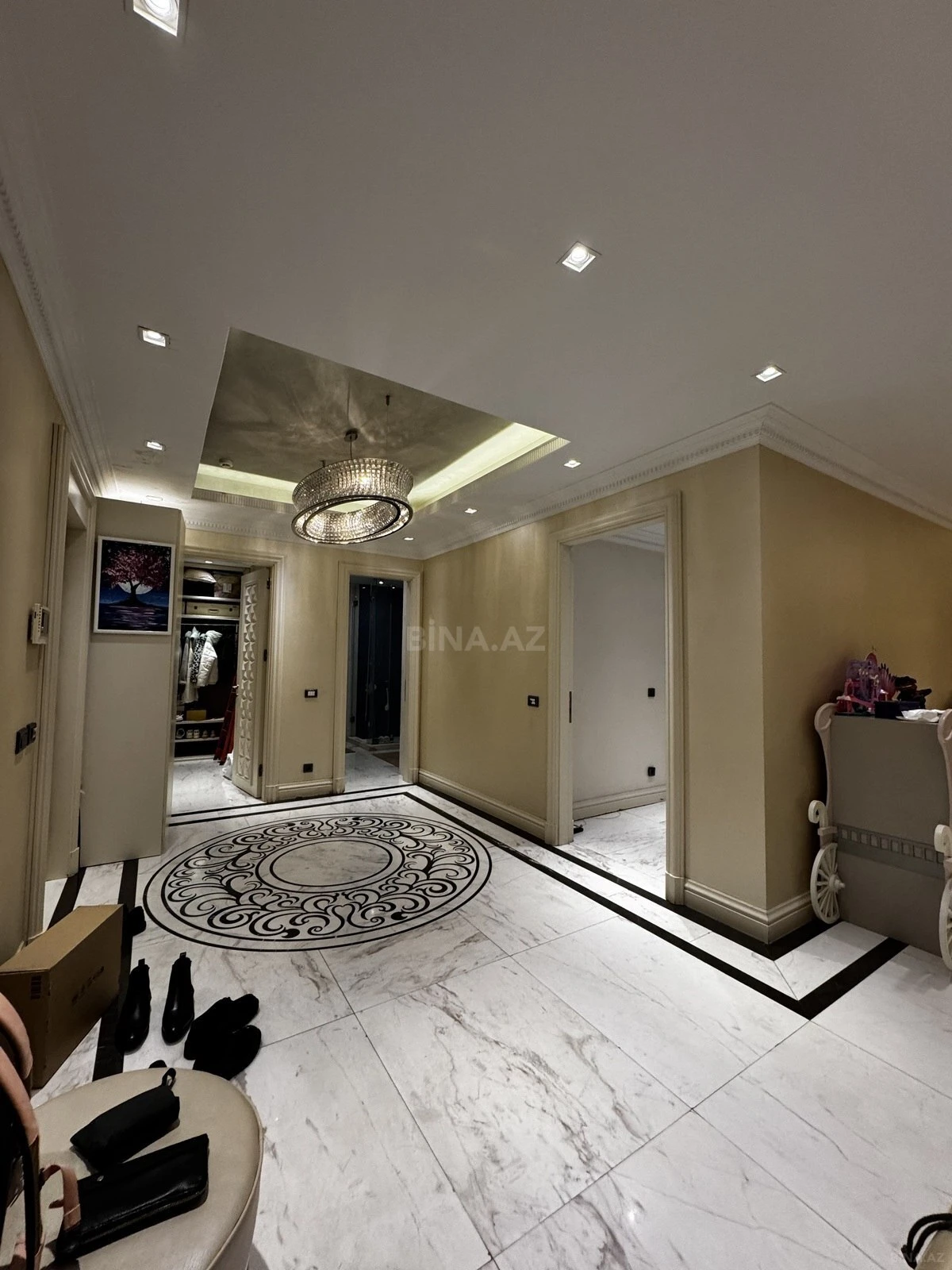 Satılır 3 otaqlı mənzil 250 m²