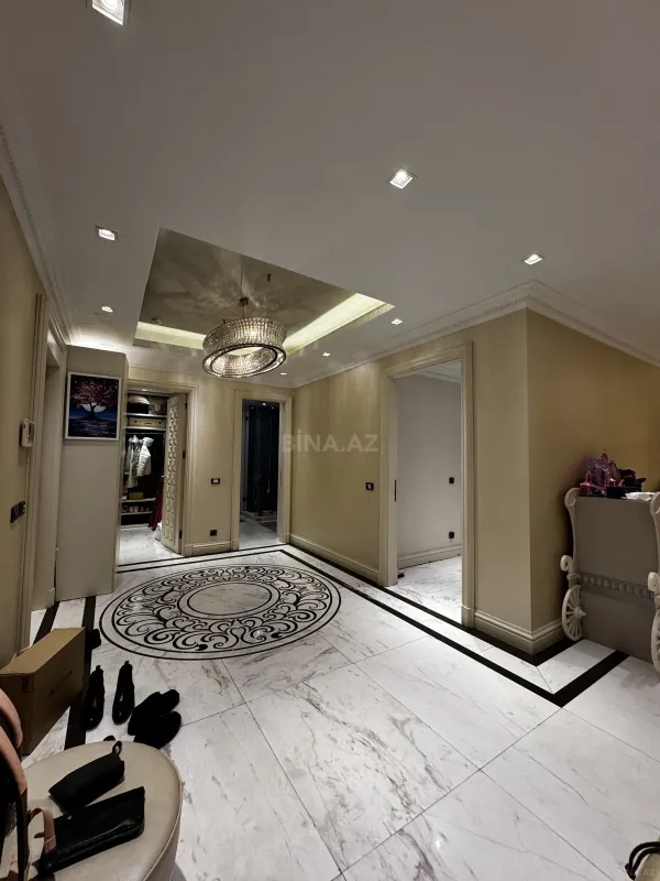 Satılır 3 otaqlı mənzil 250 m²