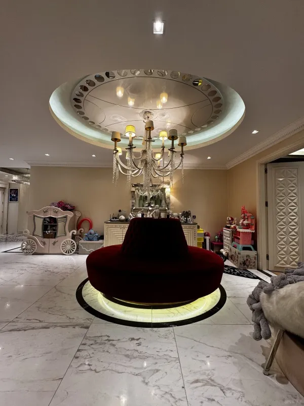 Satılır 3 otaqlı mənzil 250 m²