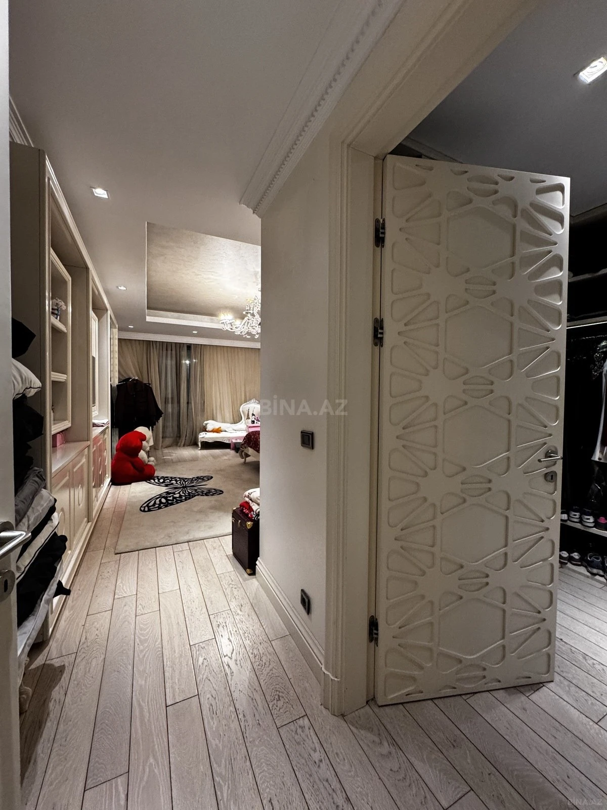 Satılır 3 otaqlı mənzil 250 m²