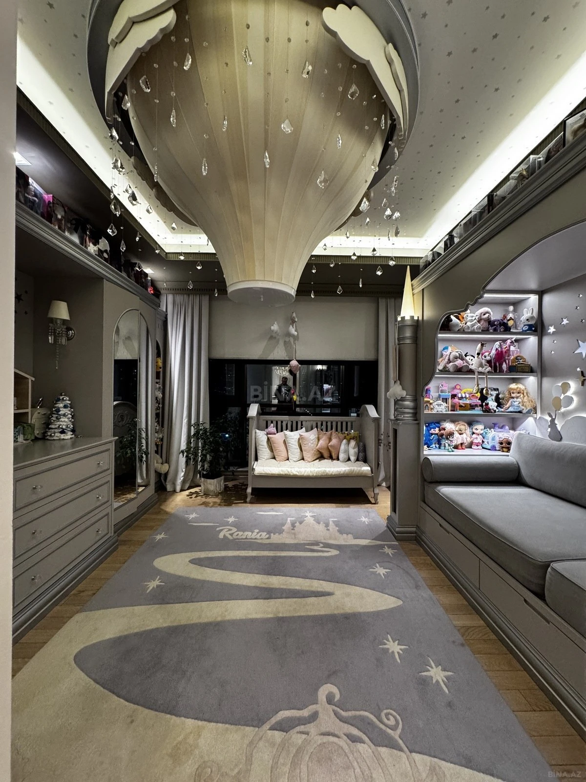 Satılır 3 otaqlı mənzil 250 m²