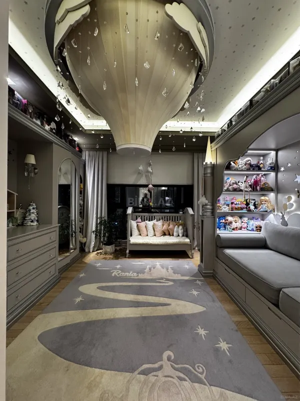 Satılır 3 otaqlı mənzil 250 m²