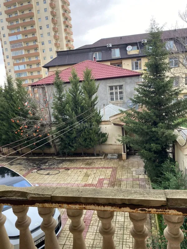 Satılır 6 otaqlı həyət evi 400 m²
