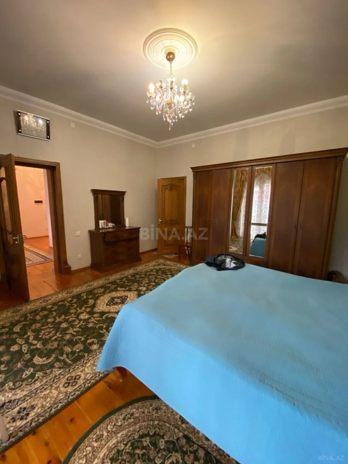 Satılır 6 otaqlı həyət evi 400 m²