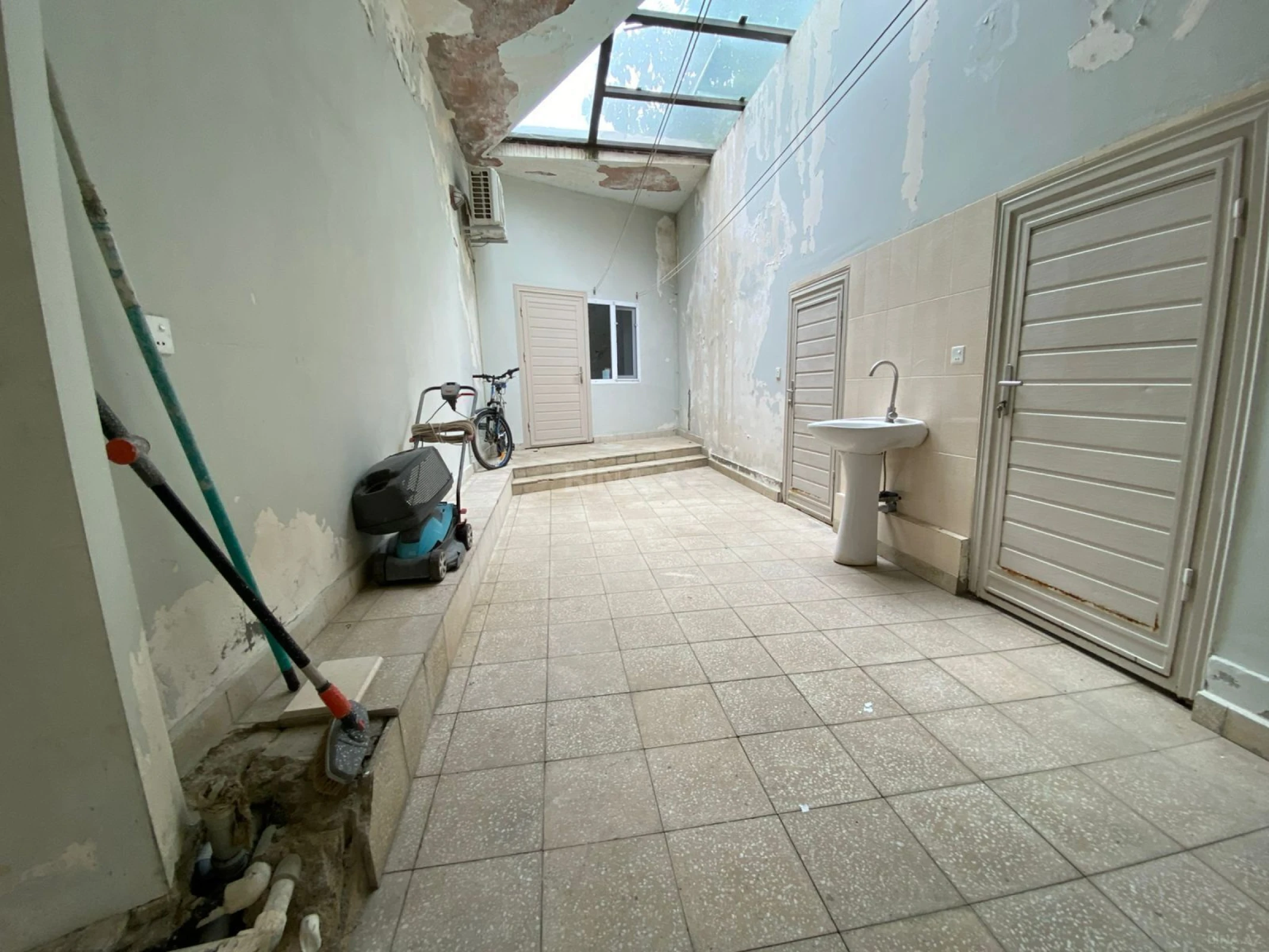 Satılır 6 otaqlı həyət evi 400 m²