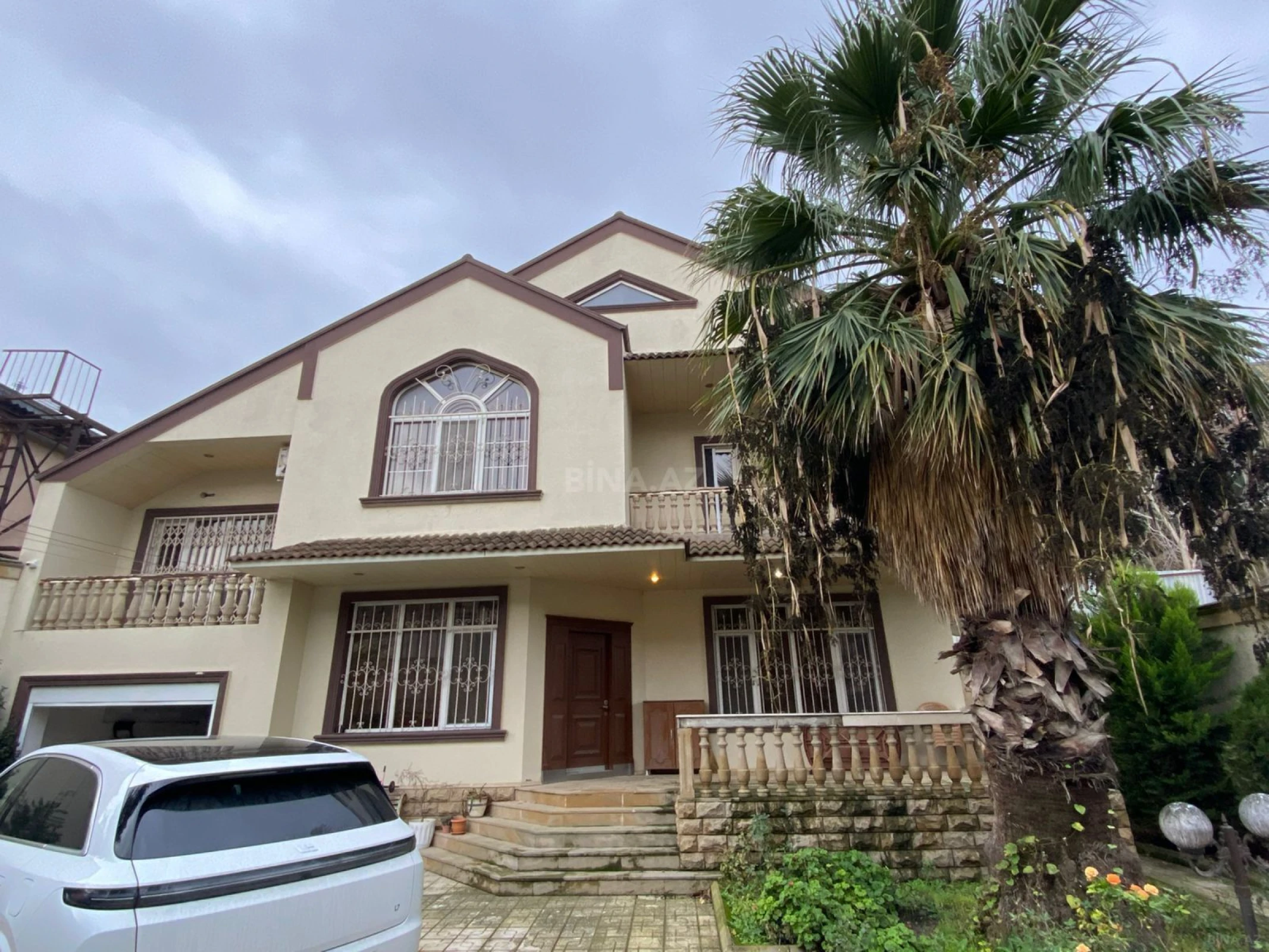 Satılır 6 otaqlı həyət evi 400 m²