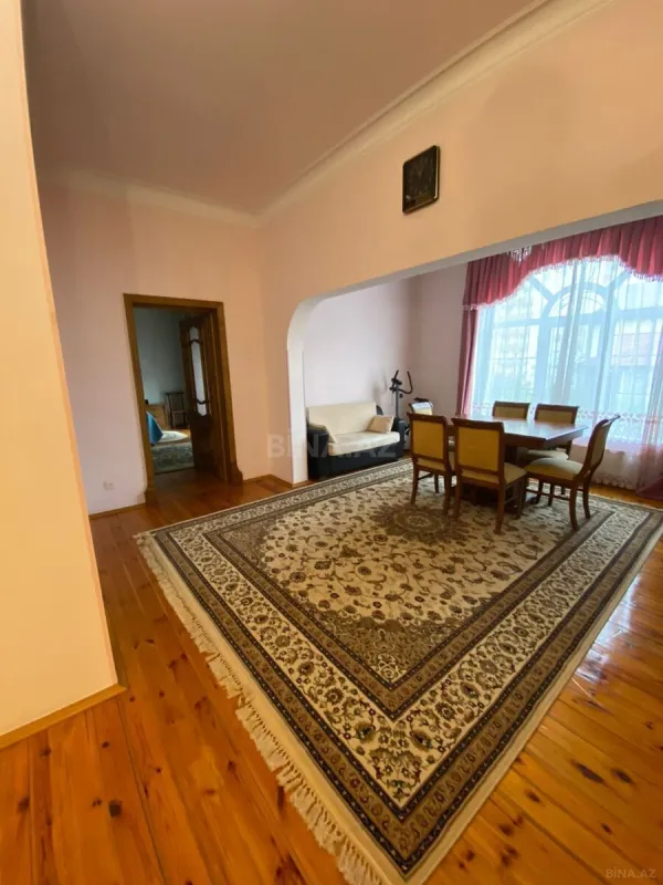 Satılır 6 otaqlı həyət evi 400 m²