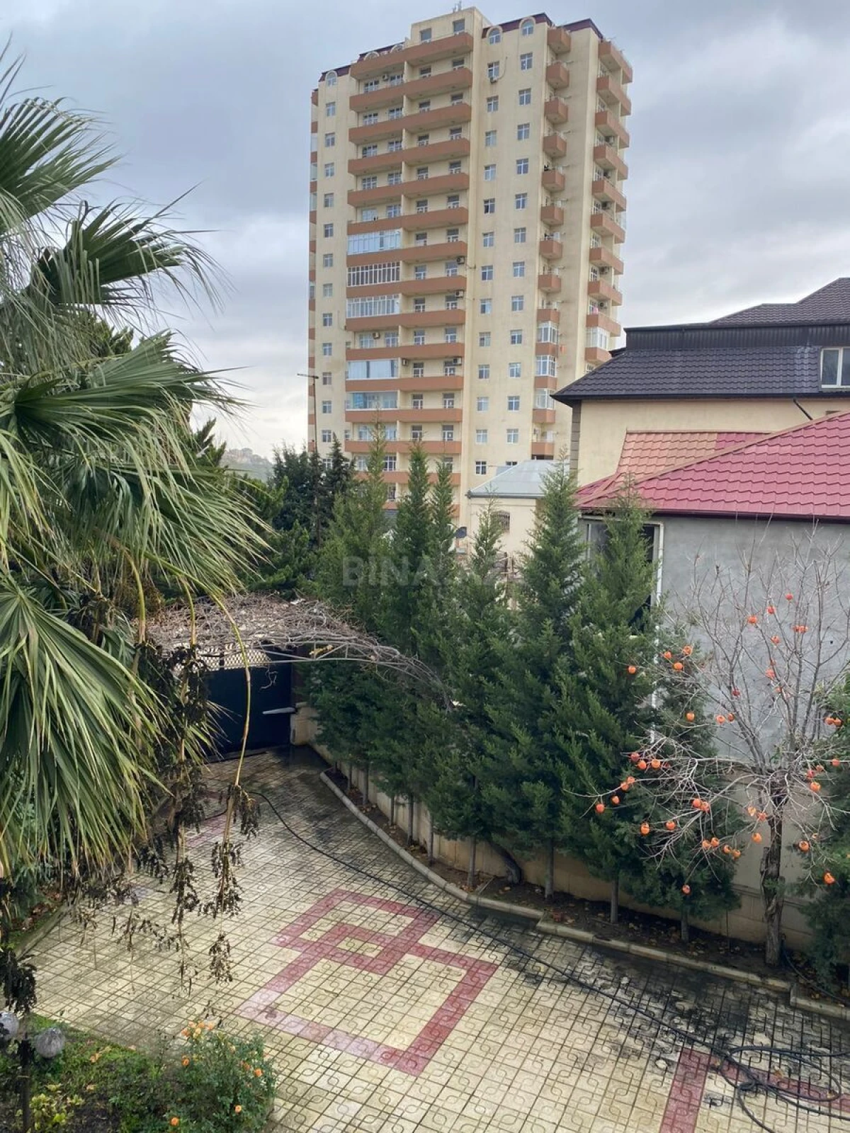 Satılır 6 otaqlı həyət evi 400 m²