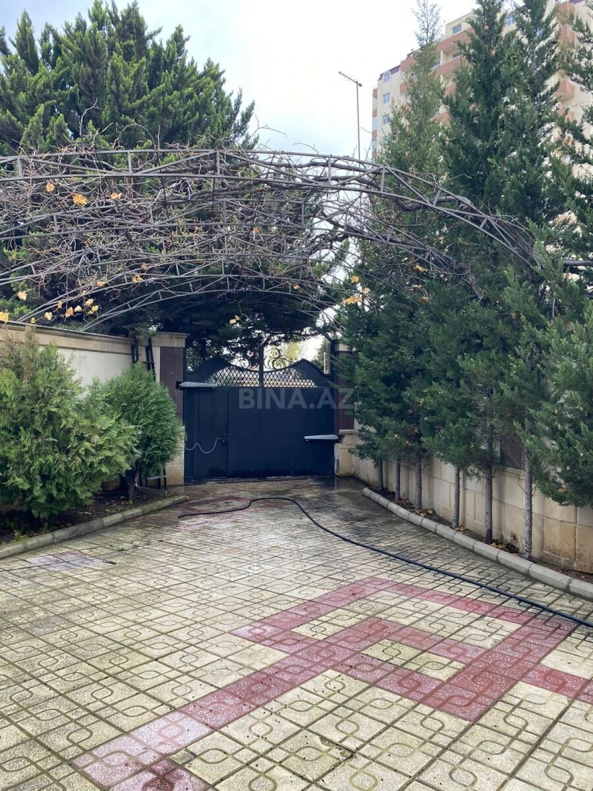 Satılır 6 otaqlı həyət evi 400 m²