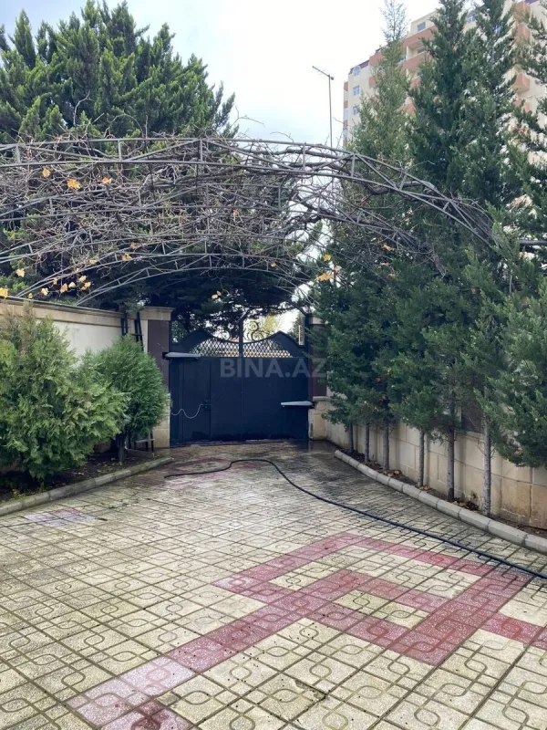 Satılır 6 otaqlı həyət evi 400 m²