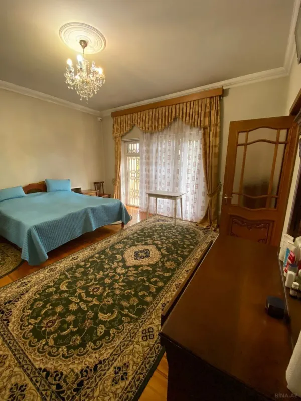 Satılır 6 otaqlı həyət evi 400 m²