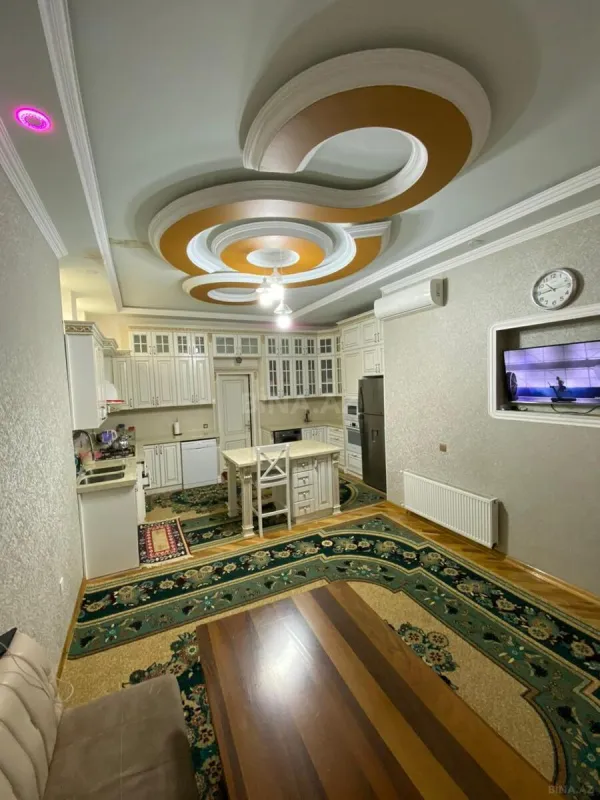 Satılır 6 otaqlı həyət evi 400 m²