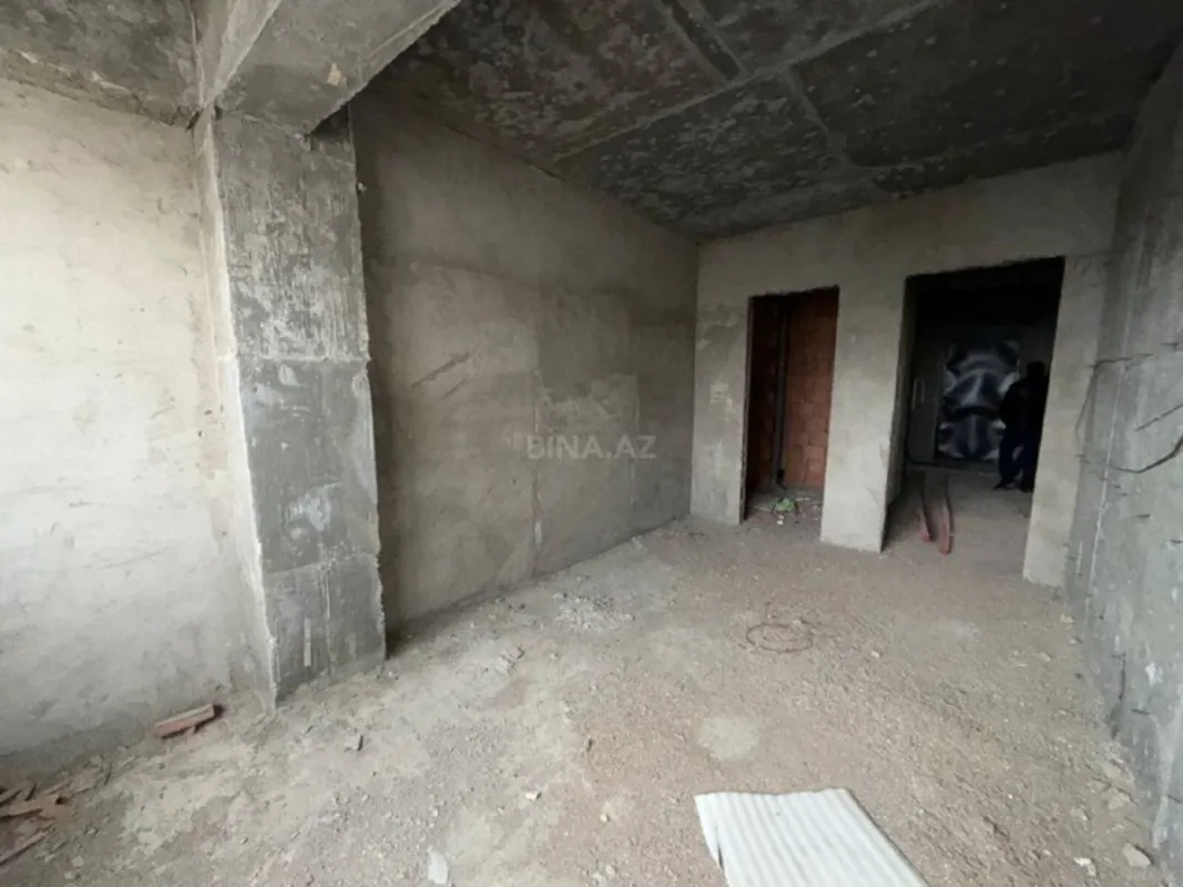 Satılır 4 otaqlı mənzil 140 m²