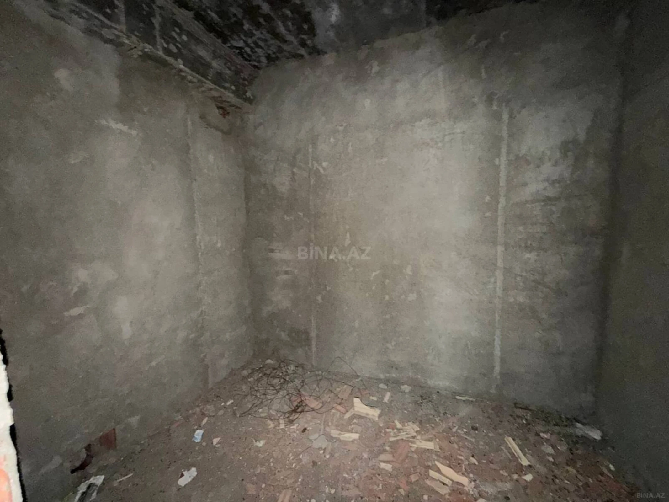 Satılır 4 otaqlı mənzil 140 m²