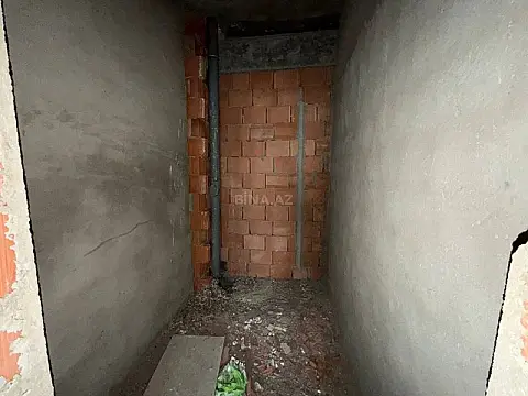 Satılır 4 otaqlı mənzil 140 m²