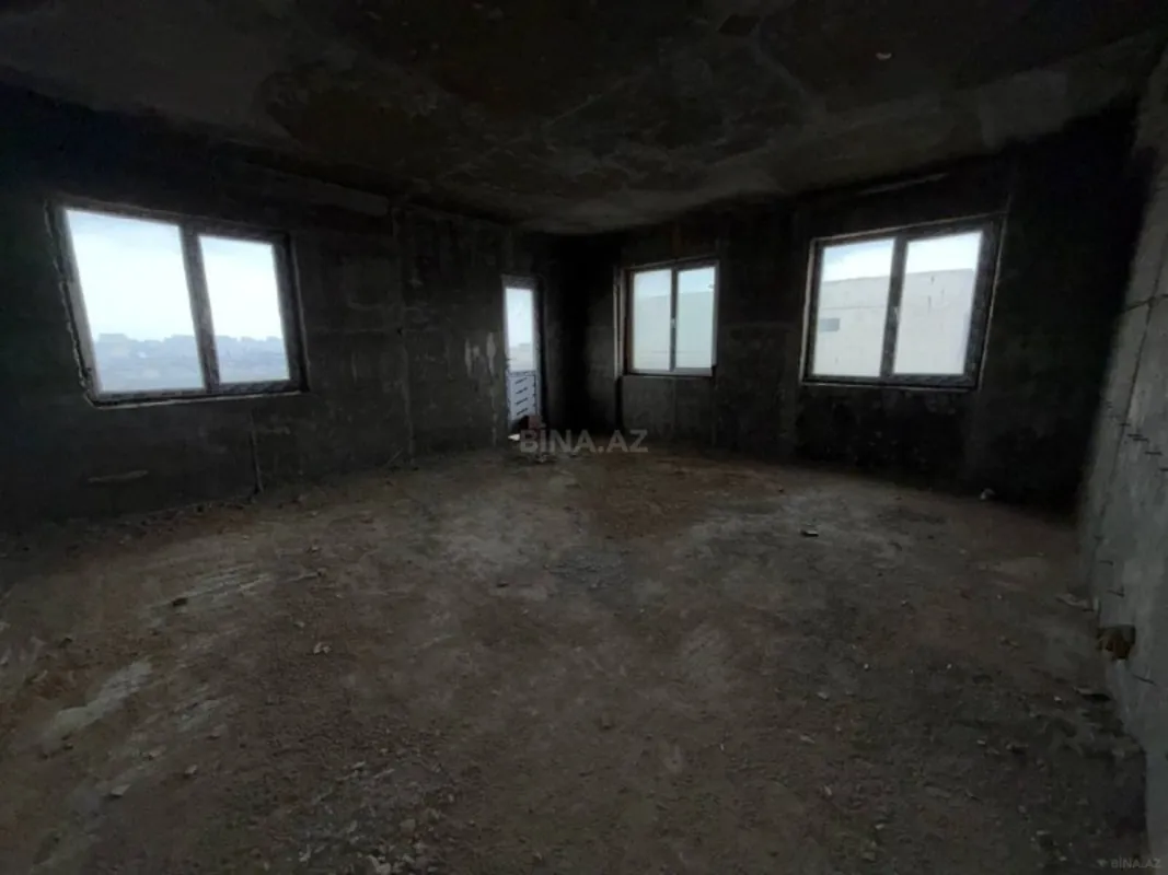 Satılır 4 otaqlı mənzil 140 m²